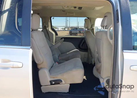 2011 Dodge Grand Caravan Crew z USA, uszkodzony, nr VIN 2D4RN5DG1BR697137